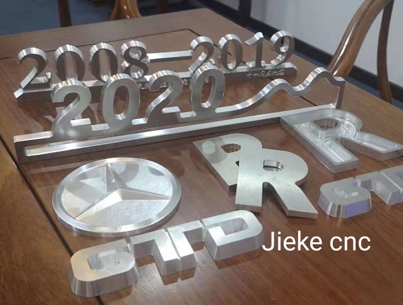 浅谈一台铝板雕刻机的重要性